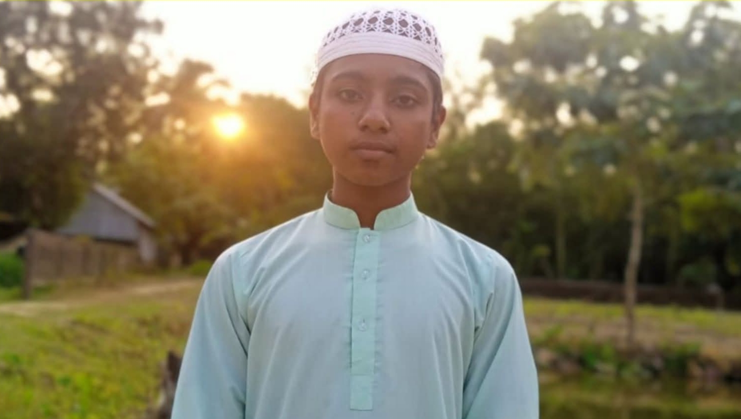 হালুয়াঘাটে মাদ্রাসাছাত্র নিখোঁজ, সন্ধান চায় পরিবার ময়মনসিংহের হালুয়াঘাট উপজেলায় নাবিল হাসান নামে এক মাদ্রাসাছাত্র নিখোঁজ হওয়ার ঘটনা ঘটেছে। এ ঘটনায় পরিবার ও স্বজনদের মধ্যে উদ্বেগ-উৎকণ্ঠা বিরাজ করছে। নিখোঁজ নাবিল হাসান মোঃ মজিবুর রহমানের সন্তান । নিখোঁজ নাবিল হাসান যাদুকুড়া দারুল উলুম আদর্শ মাদ্রাসা-এর হিফজ বিভাগের ছাত্র। জানা যায়, গতকাল বাড়ি থেকে মাদ্রাসায় যাওয়ার পথে সে নিখোঁজ হয়। এরপর থেকে তার কোনো খোঁজ পাওয়া যাচ্ছে না। নাবিলের বাড়ি উপজেলার রুস্তমপুর গ্রামে। সম্ভাব্য সব স্থানে খোঁজ নেওয়া হলেও এখনো তার সন্ধান মেলেনি বলে জানিয়েছে পরিবার। নিখোঁজের বিষয়ে কেউ কোনো তথ্য পেলে দ্রুত যোগাযোগ করার জন্য পরিবারের পক্ষ থেকে অনুরোধ জানানো হয়েছে। যোগাযোগ নম্বর: ০১৯৩৫৯৬৯৯২৭, ০১৮১০৮৭৬১৫২। পরিবারের সদস্যরা সবার সহযোগিতা কামনা করেছেন এবং নাবিলকে দ্রুত খুঁজে পেতে সংশ্লিষ্ট সবার দৃষ্টি আকর্ষণ করেছেন।